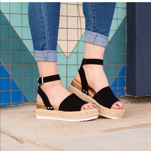 “Emilia”Black Faux Leather Espadrille Platforms! - Picture 3 of 8